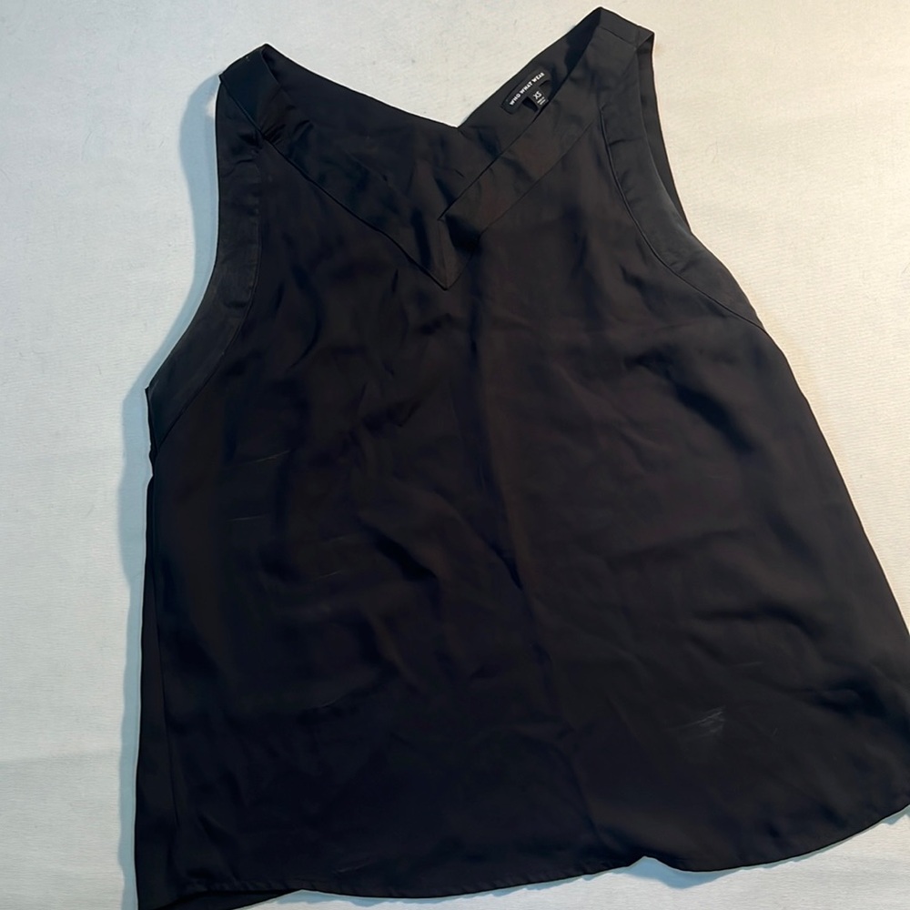 Who What Wear Black V-Neck Sleeveless Blouse Size XS